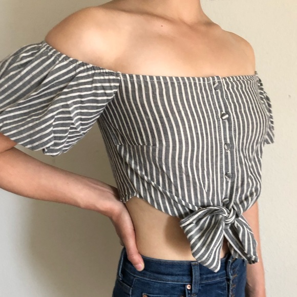 Six Crisp Days off the shoulder crop top - Picture 2 of 4